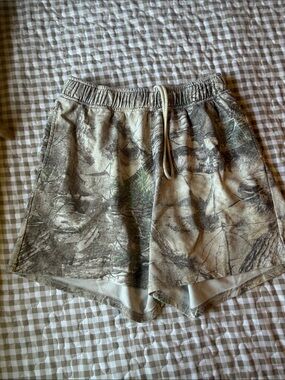 GILDED INTENT - women’s camo shorts- size large